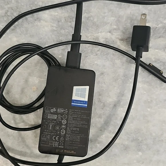 Microsoft Surface Charger - Picture 1 of 4